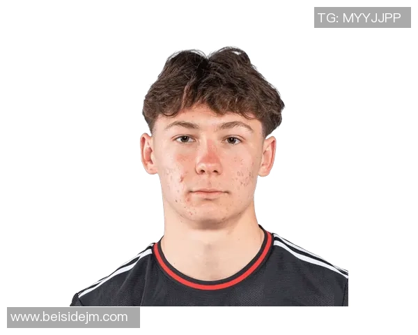 西奥多：从足球天才到全球偶像的成长历程与成就探秘